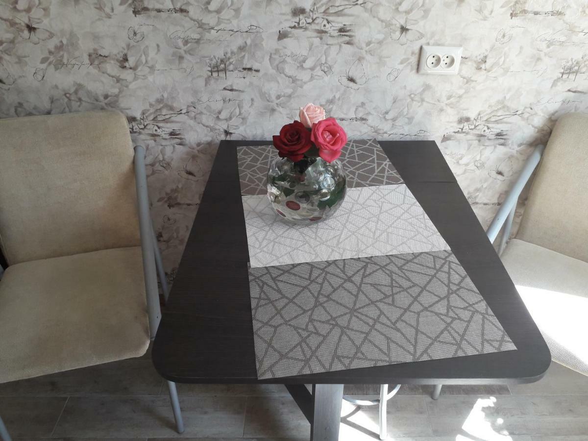 Apartment 30 M2 On Sergei Esenin 11